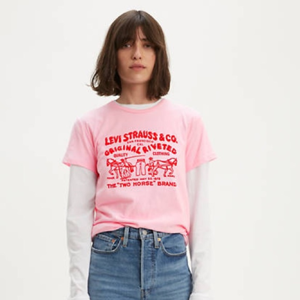 Pink Levi’s graphic tee